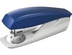 Agrafador Petrus 210. Cor azul. Capacidade 25 folhas.