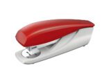 Agrafador Petrus 235. Capacidade 20 folhas. Agrafes 22/6 24/6 e 26/6. Cor vermelho.