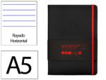 Caderno com Elástico Antartik capa dura preto e vermelho. Formato A5, com 100 folhas, linhas preto e vermelho. Papel com 80 grs.