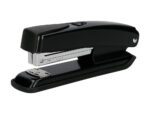 Agrafador Metálico Q-Connect. Capacidade 20 folhas. Cor preto.